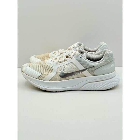 Size 10 Nike Run Swift 2 Womens White Metallic Athletic Running Shoes CU3528-105 - Picture 3 of 8